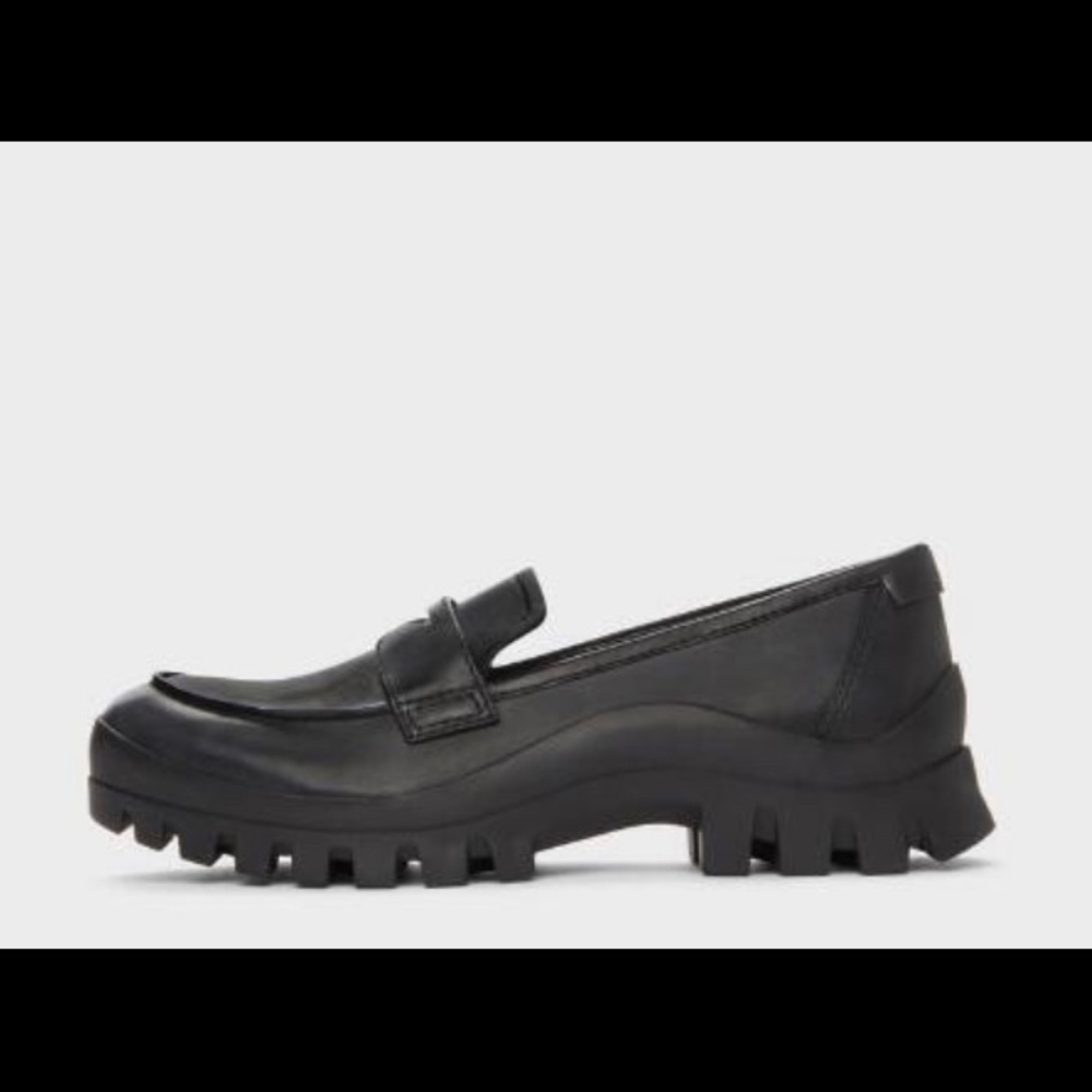 DKNY LUG SOLE LOAFERS SIZE 8 / EU 38.5